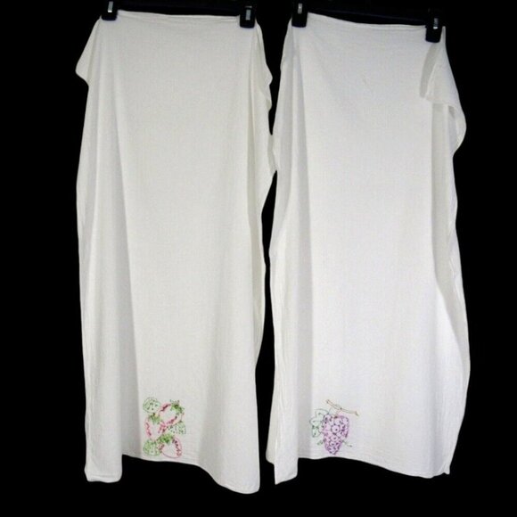 Vintage Embroidered Kitchen Dish Tea Towels Strawberry Grape Hand Stitched 21x36 - Picture 5 of 7